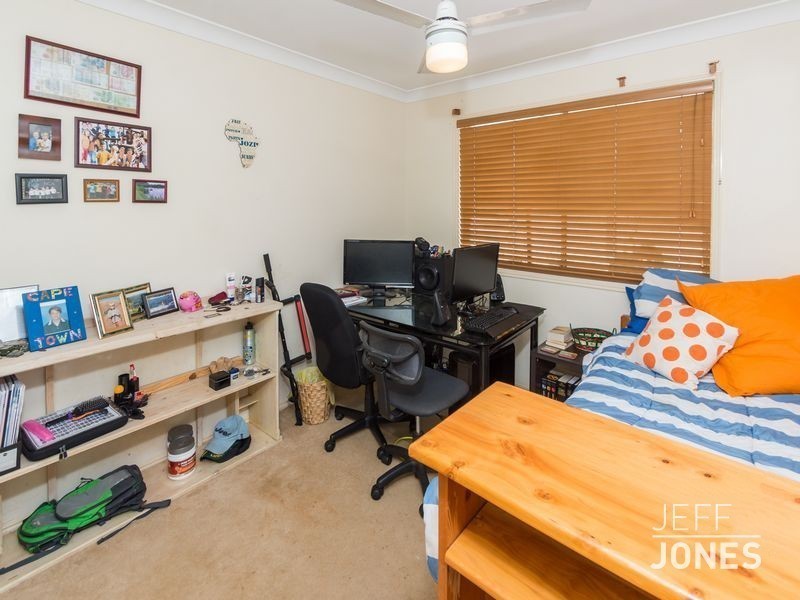 6 Crown Place, Carindale QLD 4152