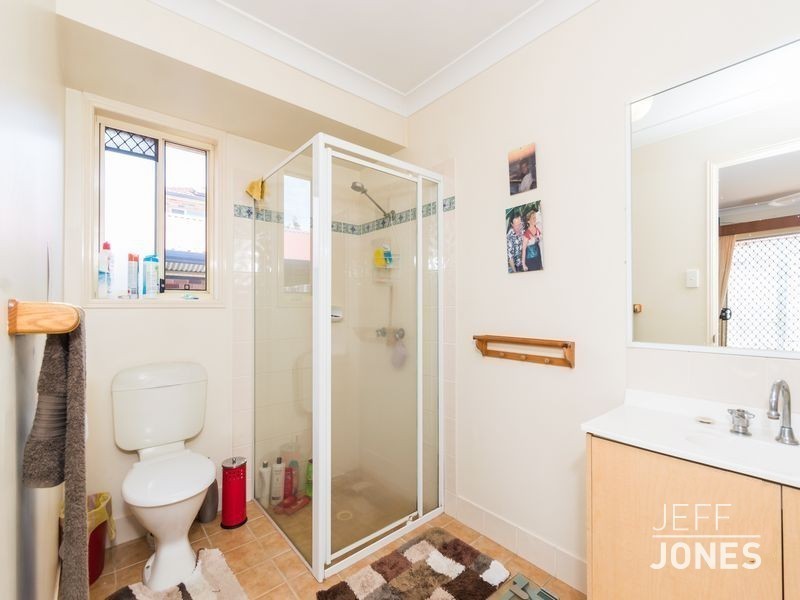 6 Crown Place, Carindale QLD 4152