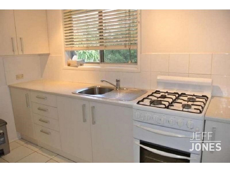 2/20 McLay Street, Coorparoo QLD 4151