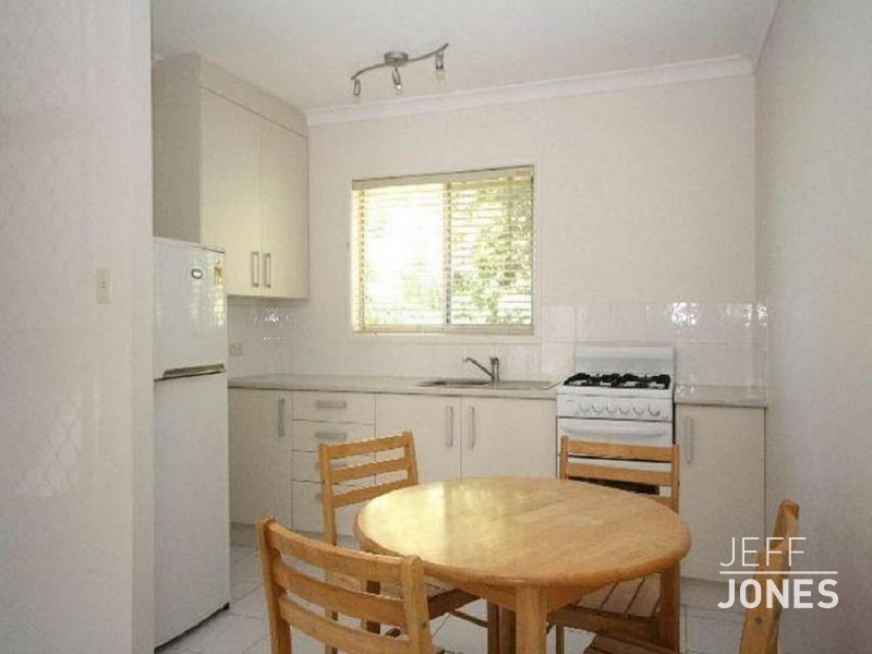 2/20 McLay Street, Coorparoo QLD 4151