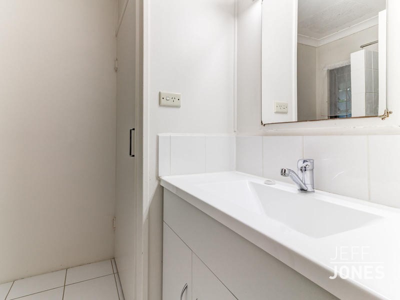 2/20 McLay Street, Coorparoo QLD 4151