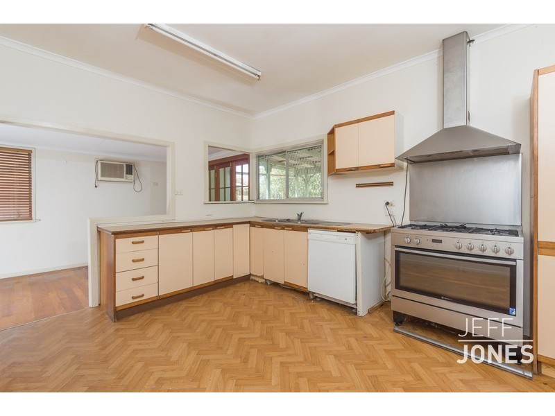 94 Earl Street, Greenslopes QLD 4120