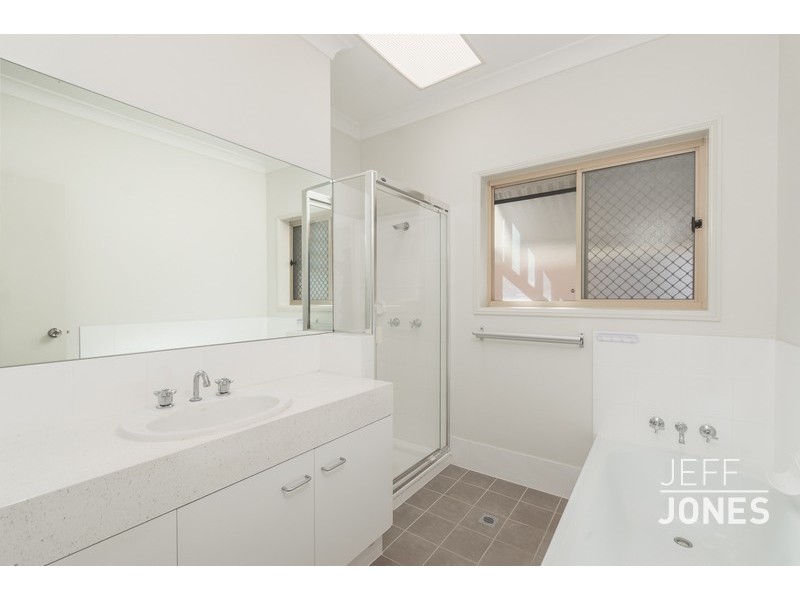 7 Burke Street, Coorparoo QLD 4151