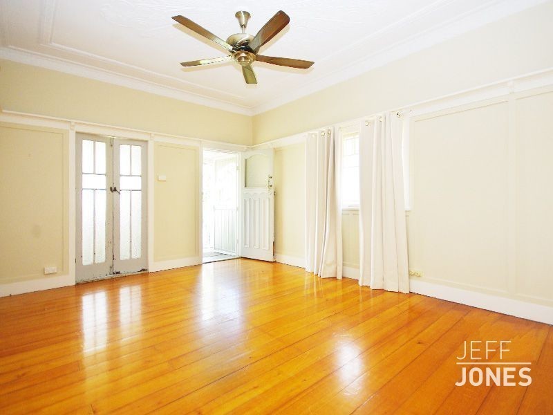 25 Thomas Street, Greenslopes QLD 4120