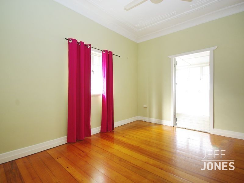 25 Thomas Street, Greenslopes QLD 4120