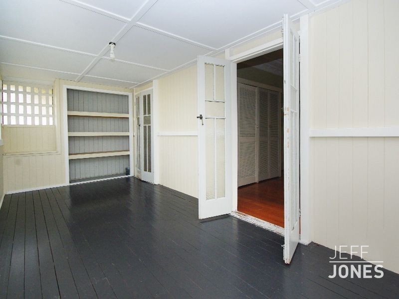 25 Thomas Street, Greenslopes QLD 4120