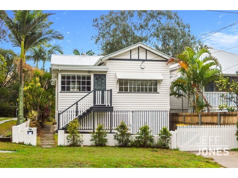 19 Rowsley Street, Greenslopes QLD 4120