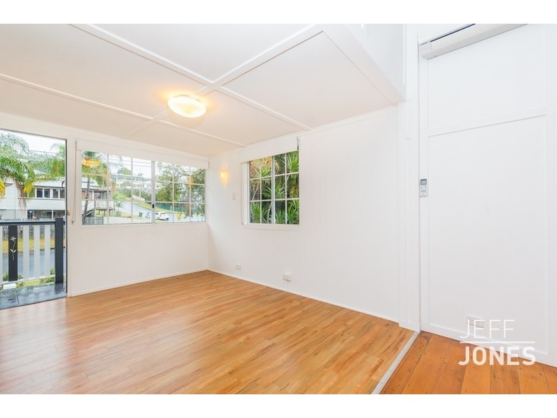19 Rowsley Street, Greenslopes QLD 4120
