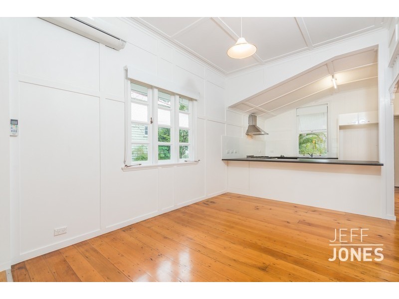 19 Rowsley Street, Greenslopes QLD 4120