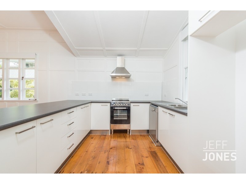 19 Rowsley Street, Greenslopes QLD 4120