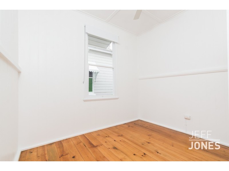 19 Rowsley Street, Greenslopes QLD 4120