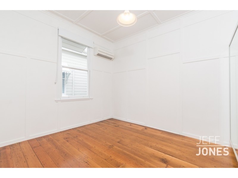 19 Rowsley Street, Greenslopes QLD 4120
