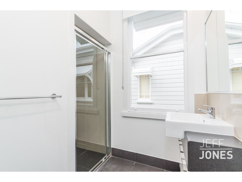 19 Rowsley Street, Greenslopes QLD 4120