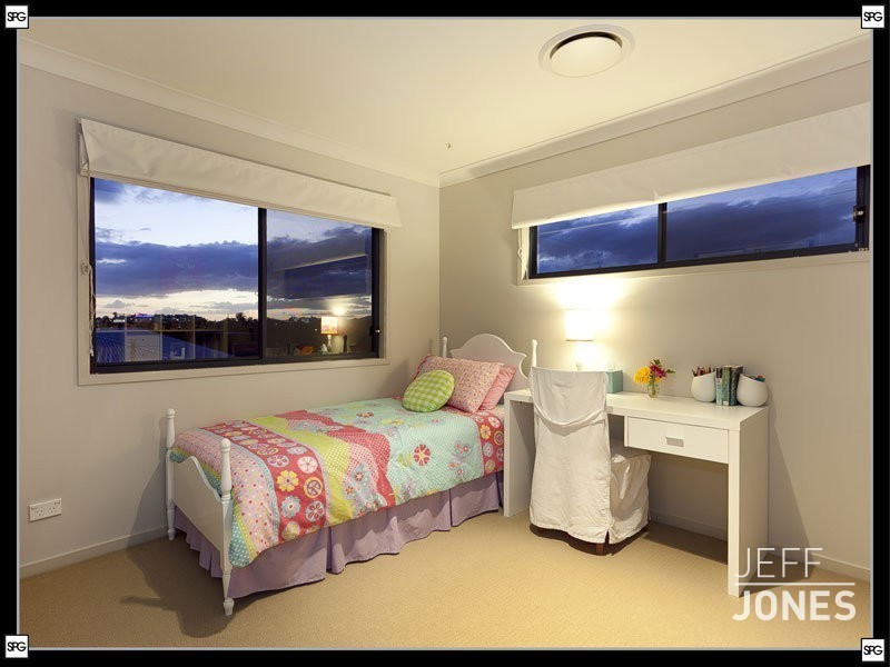 32 Eighth Avenue, Coorparoo QLD 4151