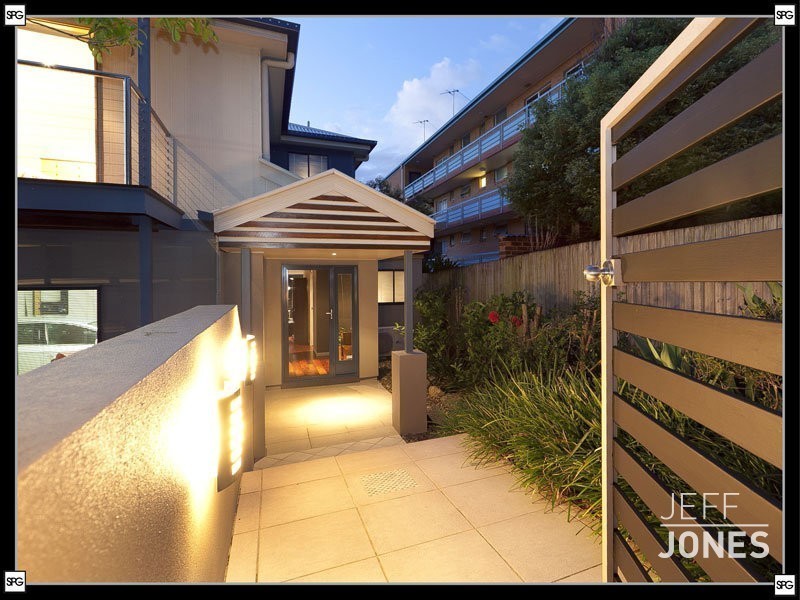 32 Eighth Avenue, Coorparoo QLD 4151