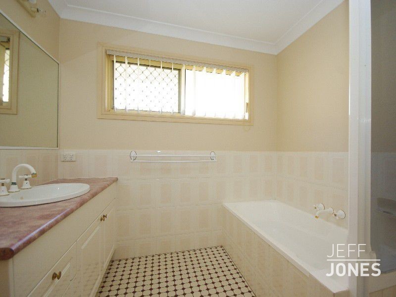 62 Nardie Street, Eight Mile Plains QLD 4113