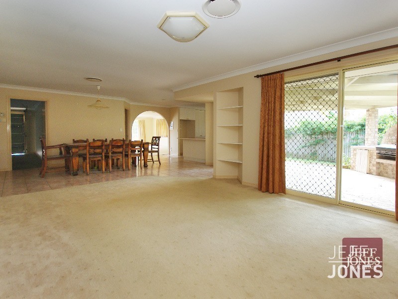 62 Nardie Street, Eight Mile Plains QLD 4113