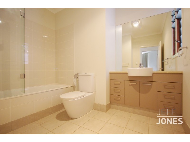 1/25 Douglas Street, Greenslopes QLD 4120