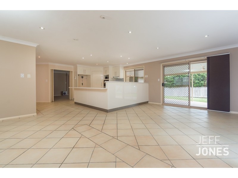 14 Grasmere Place, Carindale QLD 4152