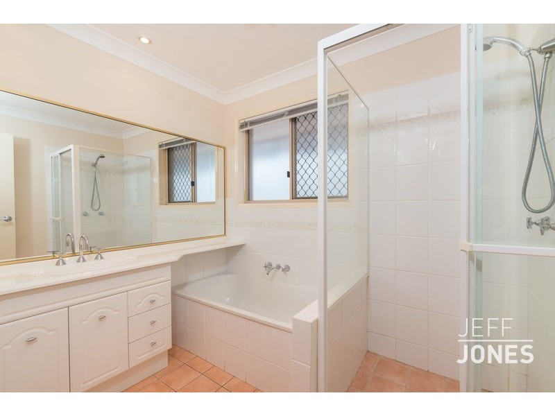 14 Grasmere Place, Carindale QLD 4152