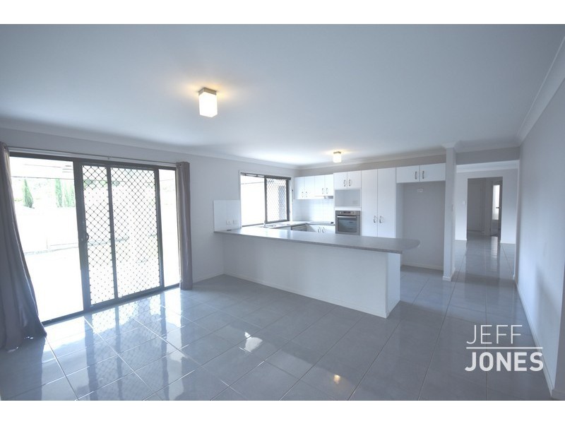 137 Seville Road, Holland Park QLD 4121