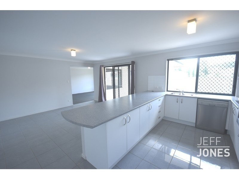 137 Seville Road, Holland Park QLD 4121