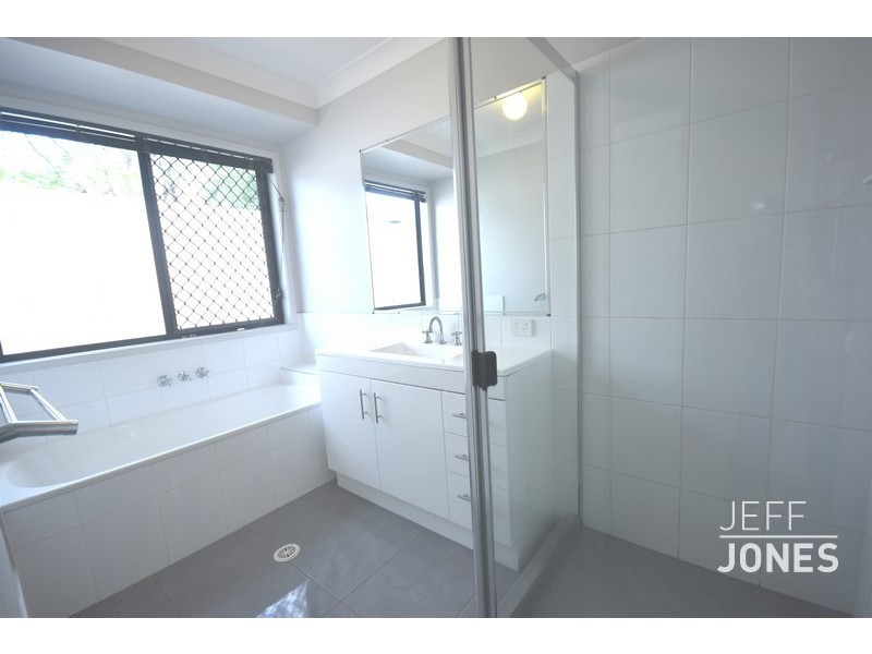 137 Seville Road, Holland Park QLD 4121