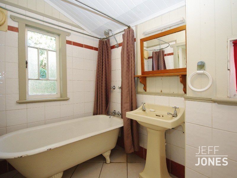 14 Leicester Street, Coorparoo QLD 4151