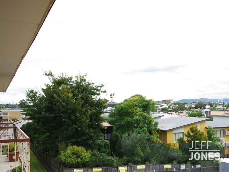 4/197 Cavendish Road, Coorparoo QLD 4151