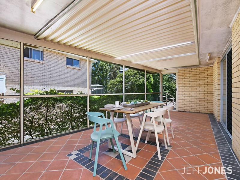 68 Mingera Street, Mansfield QLD 4122