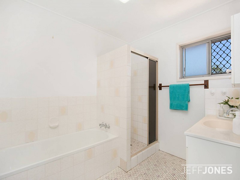 68 Mingera Street, Mansfield QLD 4122