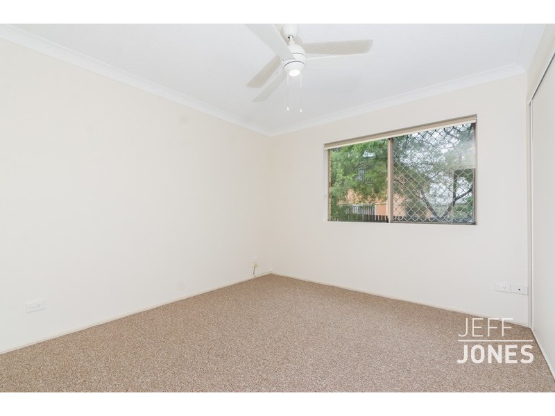 1/327 Cornwall Street, Greenslopes QLD 4120