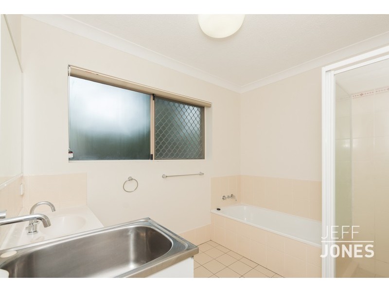 1/327 Cornwall Street, Greenslopes QLD 4120