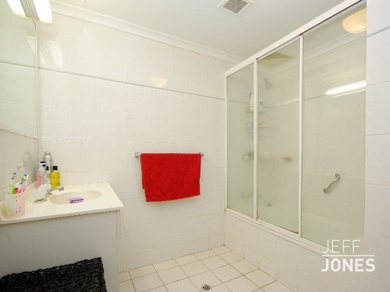 2/2 Gustavson Street, Annerley QLD 4103