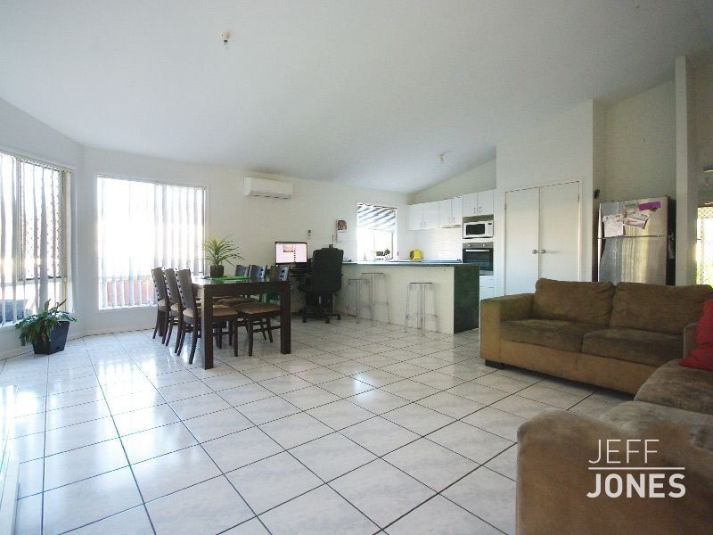 69 Oak Place, Mackenzie QLD 4156