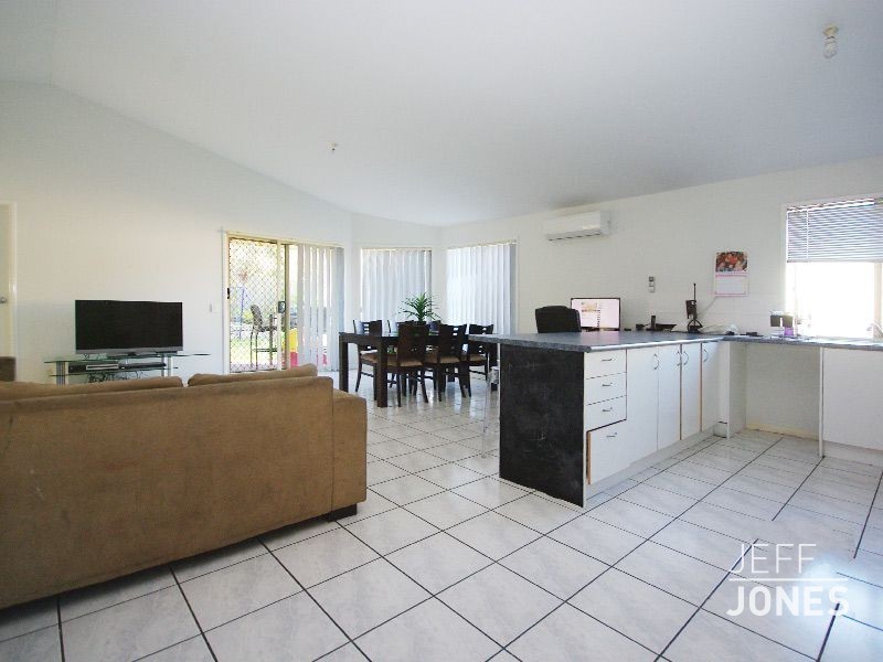 69 Oak Place, Mackenzie QLD 4156