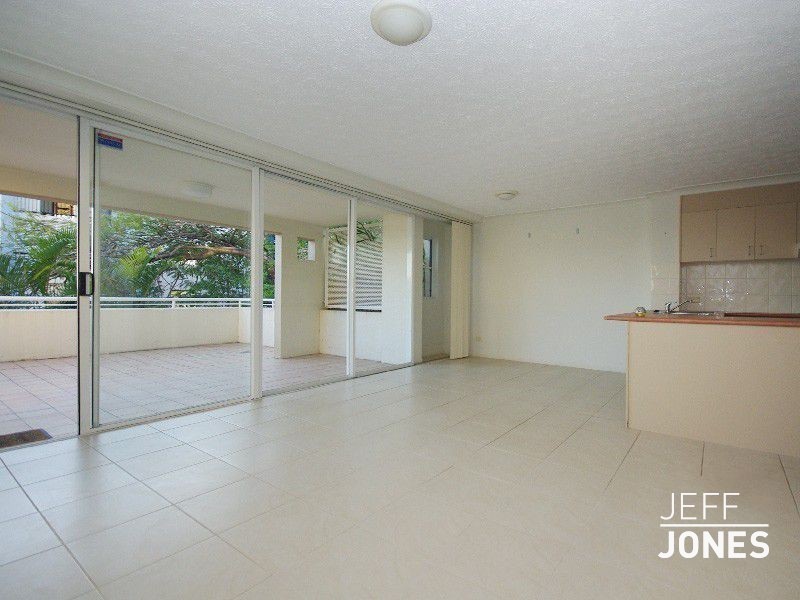 17/92 Norman Crescent, Norman Park QLD 4170