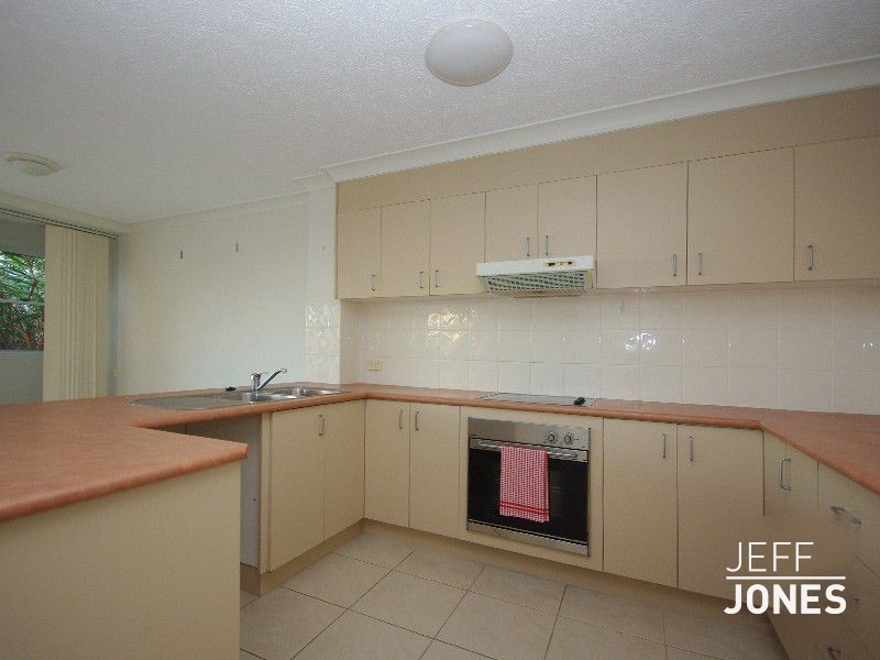 17/92 Norman Crescent, Norman Park QLD 4170