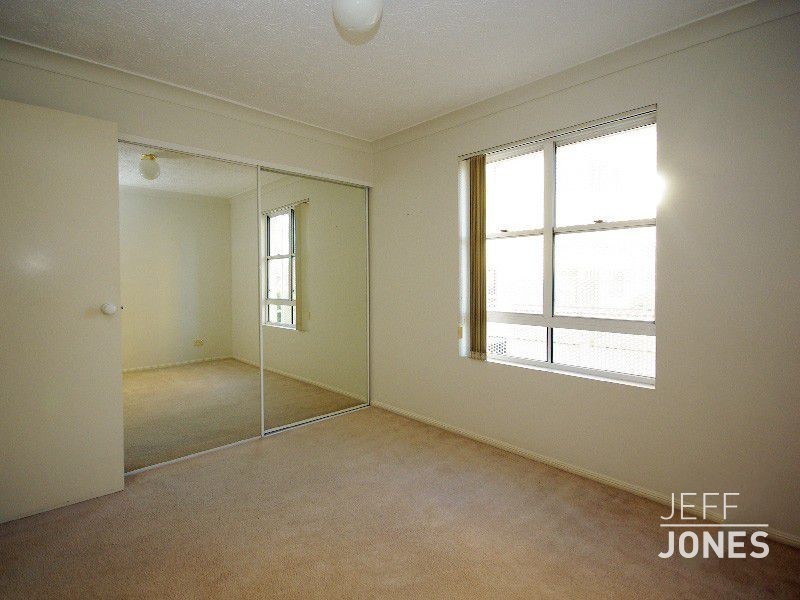 17/92 Norman Crescent, Norman Park QLD 4170