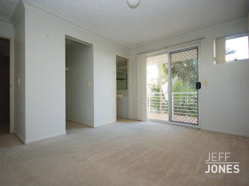 17/92 Norman Crescent, Norman Park QLD 4170