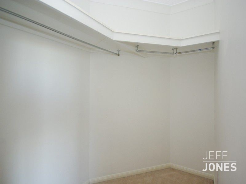 17/92 Norman Crescent, Norman Park QLD 4170