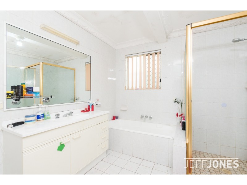 2/46 Carl Street, Woolloongabba QLD 4102