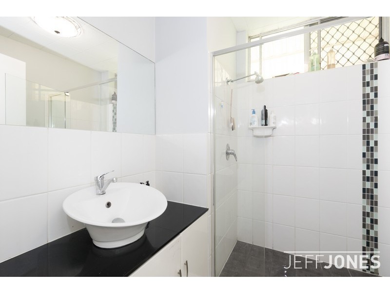 4/22 Raby Road, Coorparoo QLD 4151