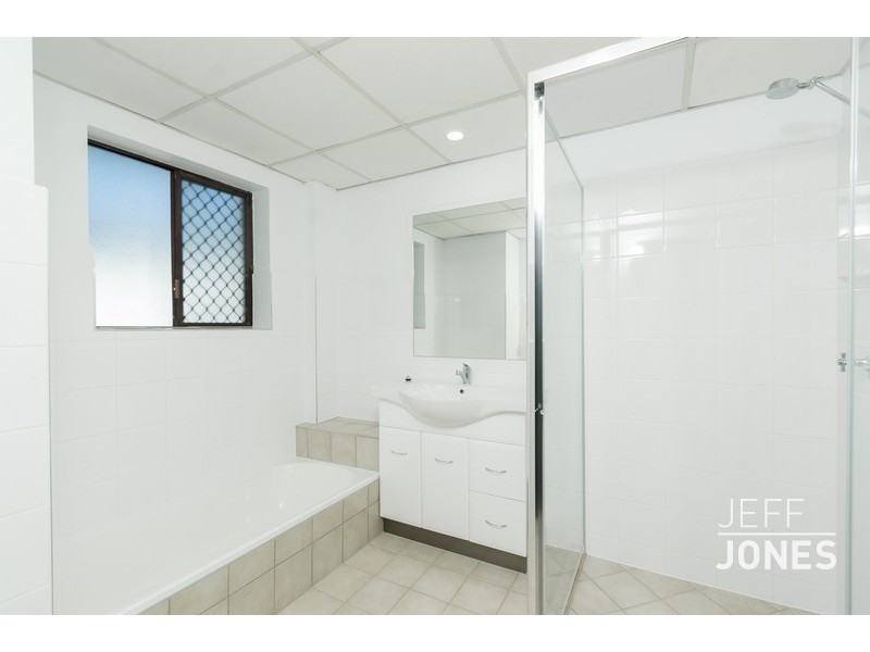 2/30 Vine Street, Greenslopes QLD 4120