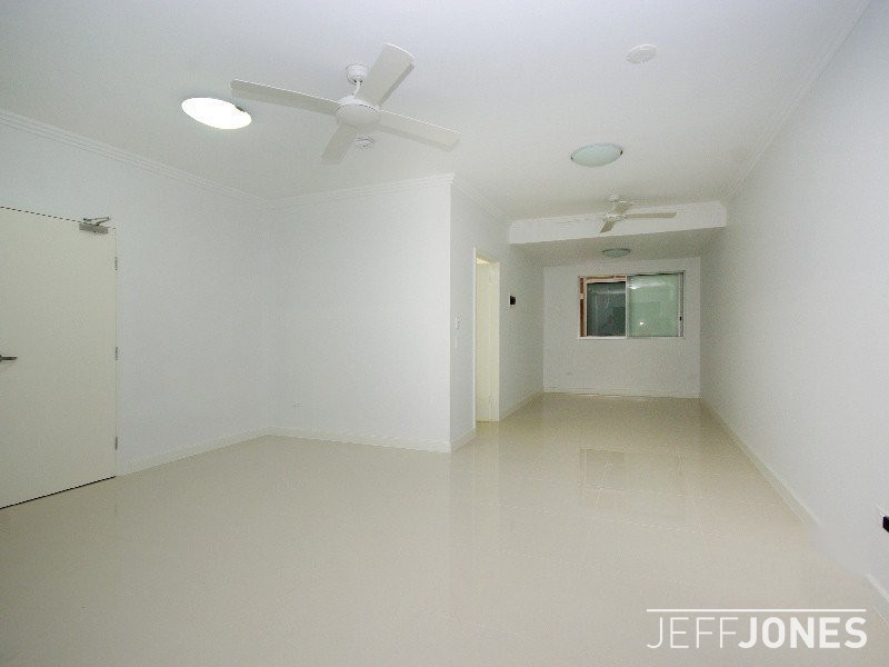 8/12 Old Cleveland Road, Greenslopes QLD 4120