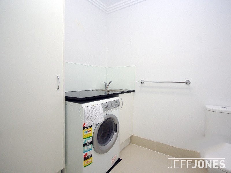 8/12 Old Cleveland Road, Greenslopes QLD 4120