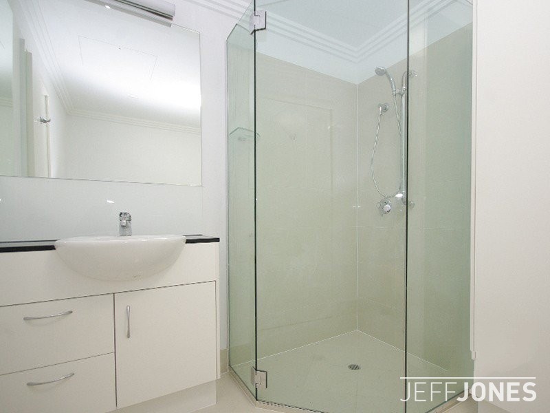 8/12 Old Cleveland Road, Greenslopes QLD 4120