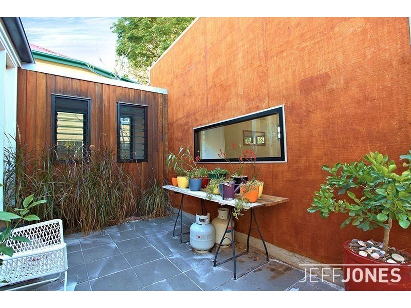 31 Baron Street, Greenslopes QLD 4120