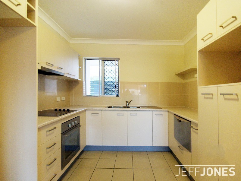 18/76 Old Cleveland Road, Greenslopes QLD 4120