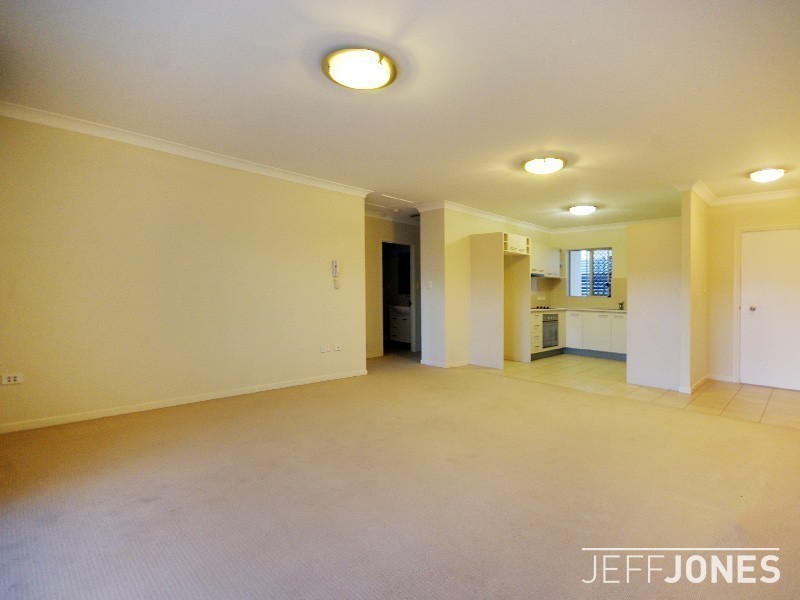 18/76 Old Cleveland Road, Greenslopes QLD 4120